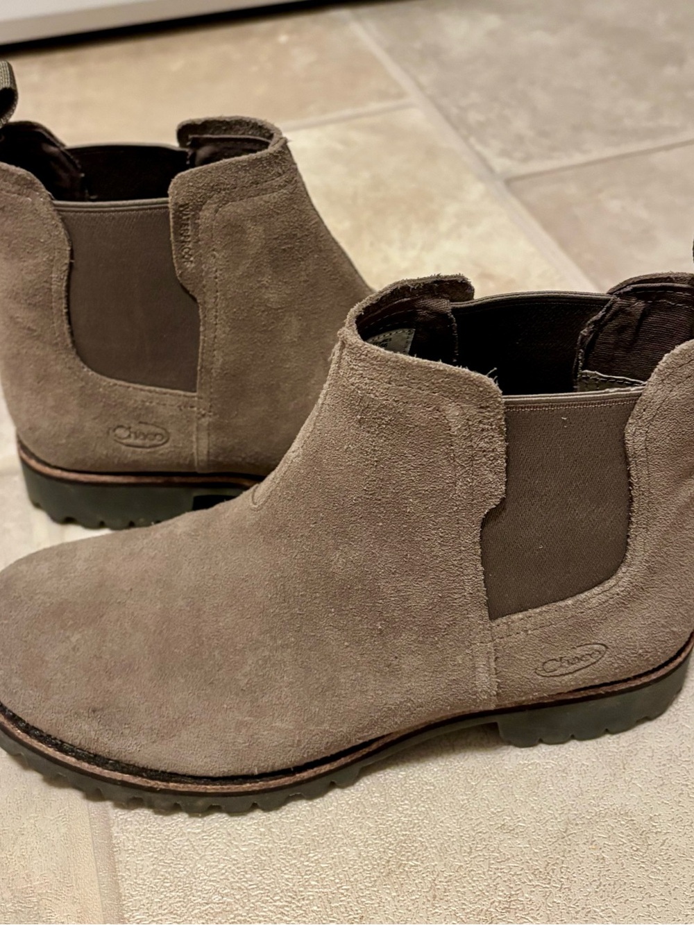 Chaco Fields Suede Chelsea Waterproof Boots in Taupe Morel Brown size 8